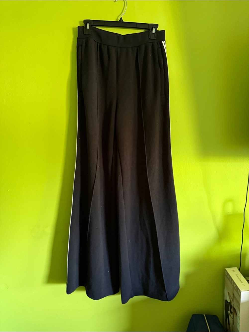 ALO Yoga Black & White Stretch Wide Leg Track Athletic Lounge Pants Size M